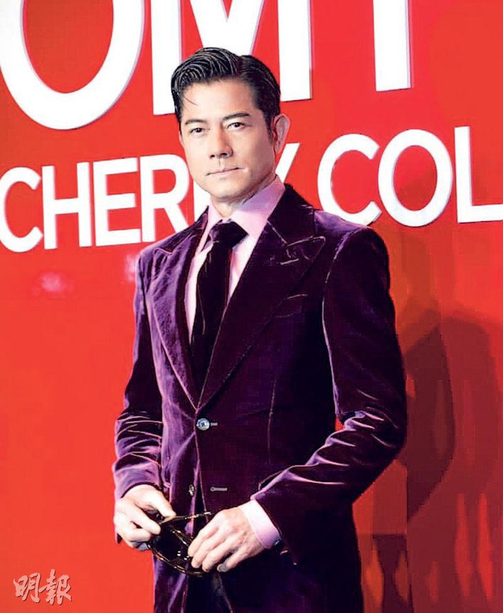 Quách Phú Thành và Gong Yoo chung một khung hình, netizen khịa ‘chú Thành mỏi cổ lắm đây’! - Ảnh 2.