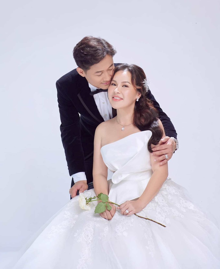 Vợ Quý Bình vẫn sẽ tỏ tình với chồng vào 14-2 năm nay - Ảnh 2.