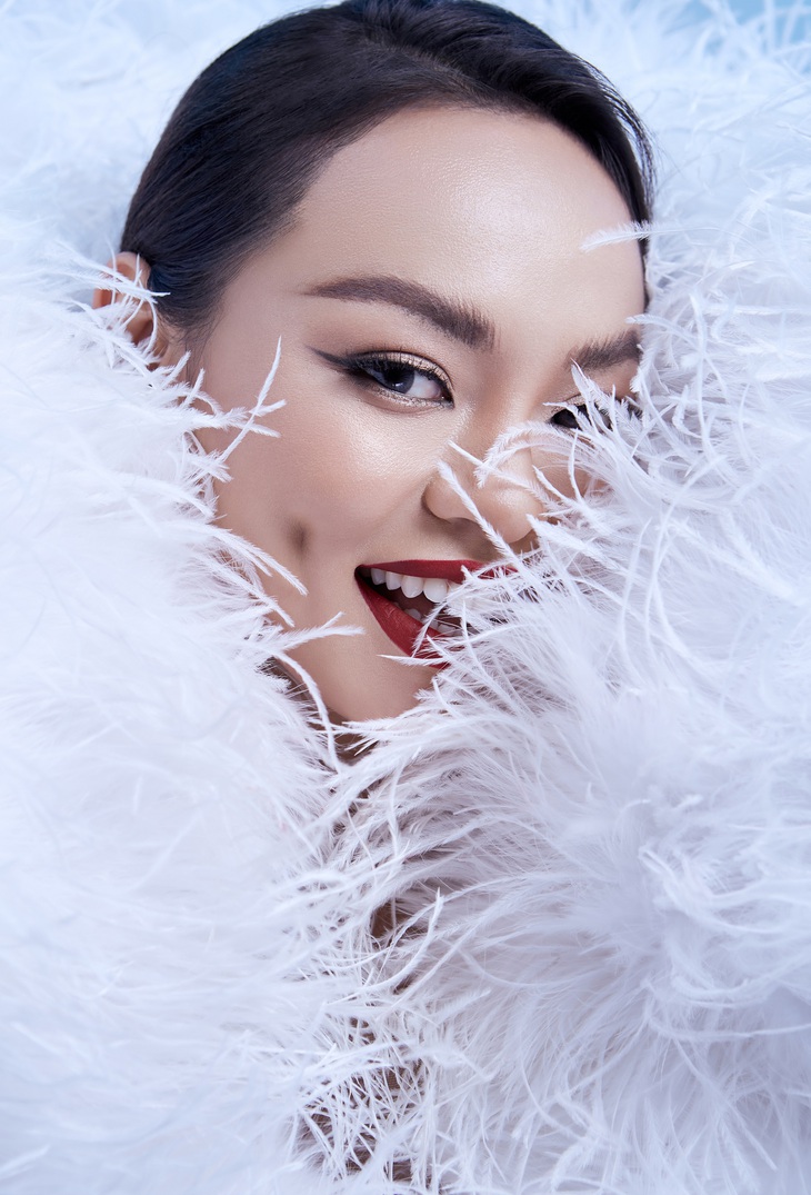 Á hậu Mai Ngô sang chảnh, nóng bỏng đến đâu trong bộ ảnh năm mới - Ảnh 1.