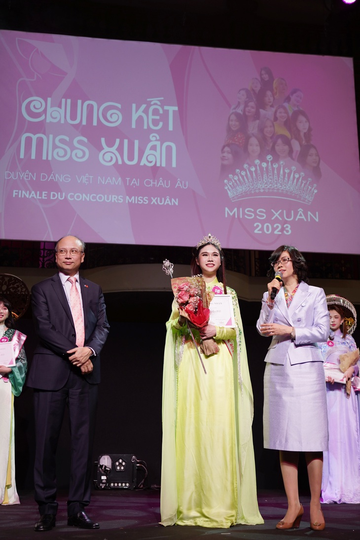 Nhan sắc trong trẻo cùng thành tích học tập khủng của Miss Xuân 2023 tại châu Âu - Ảnh 1.