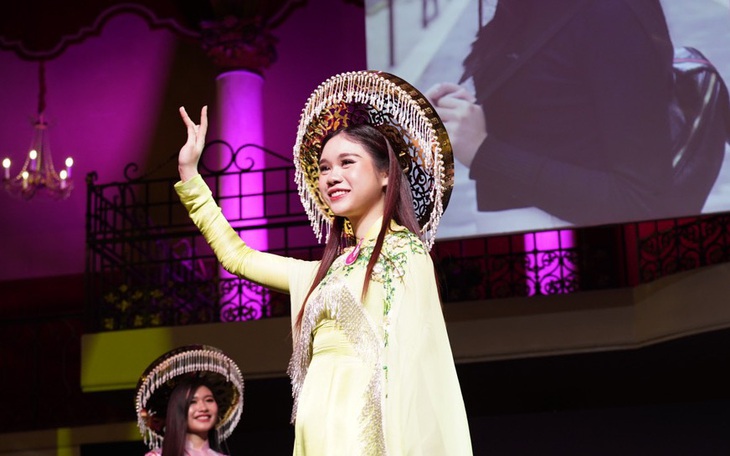 Nhan sắc trong trẻo cùng thành tích học tập 