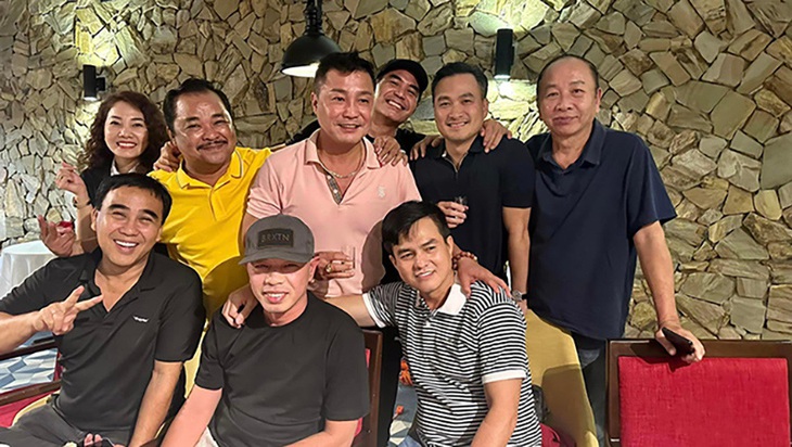 Ảnh vui sao Việt 8-2: Trấn Thành gặp gỡ dàn sao phim ‘Bỗng dưng trúng số’ - Ảnh 4.