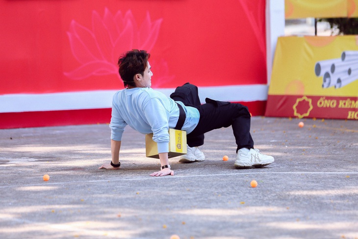 Cười té ghế với thử thách lắc bóng của Ngọc Lan, Huỳnh Lập - Ảnh 6.