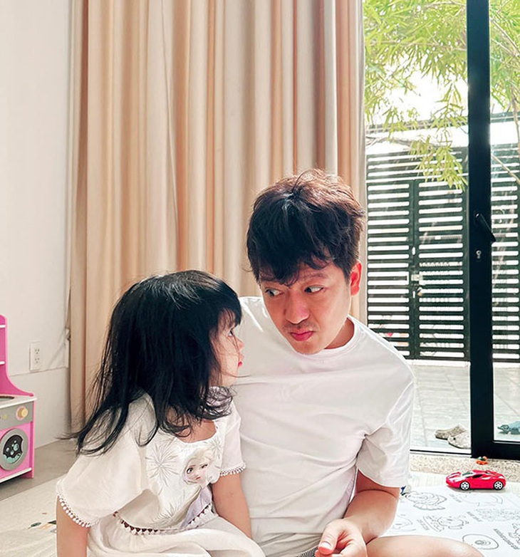 Ảnh vui sao Việt 11-3: Trường Giang khen con gái càng lớn càng dễ thương giống bố - Ảnh 1.