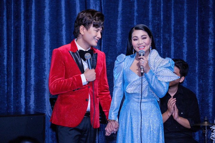 Dàn diễn viên Cổng mặt trời hội ngộ gây náo loạn sân khấu - Ảnh 8.