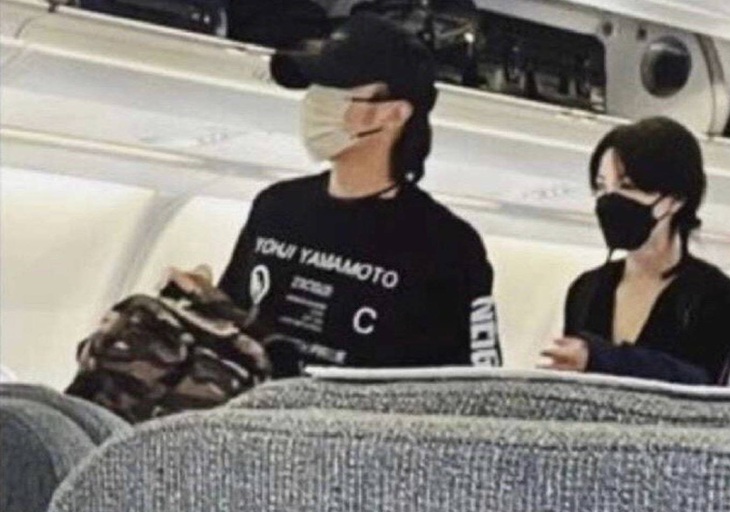 Tạ Đình Phong - Vương Phi tay trong tay khiến netizen liên tưởng đến hình ảnh 23 năm trước - Ảnh 1.