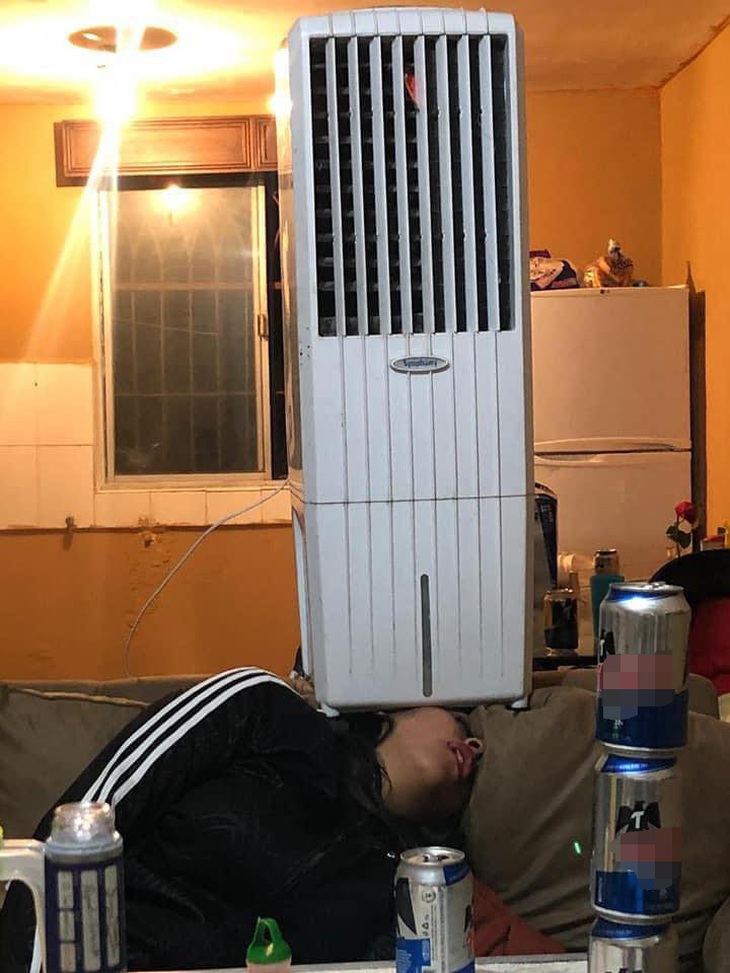 Không biết cái cổ còn ổn không sau khi tỉnh giấc...