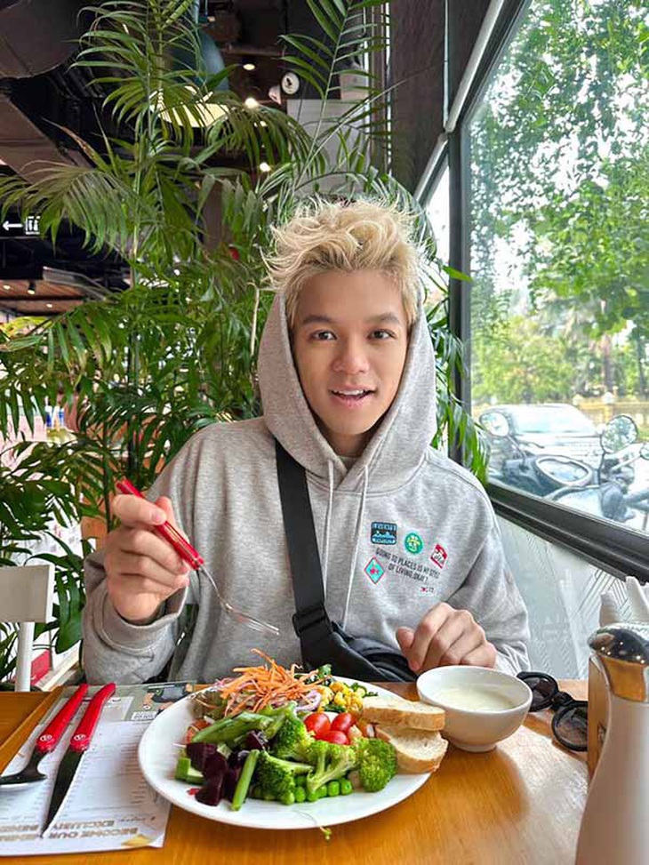 Ảnh vui sao Việt 16-3: Bố con Ông Cao Thắng trốn Đông Nhi đi bơi - Ảnh 4.