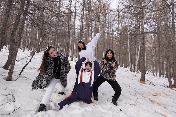 Ảnh vui sao Việt 17-3: Diệu Nhi tinh nghịch bên hội chị em Sao nhập ngũ - Ảnh 1.