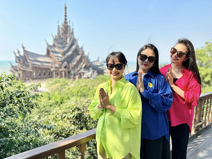 Vợ chồng Vân Trang, Lê Bê La, Ái Châu ‘lầy lội’ khi du lịch Thái Lan - Ảnh 4.