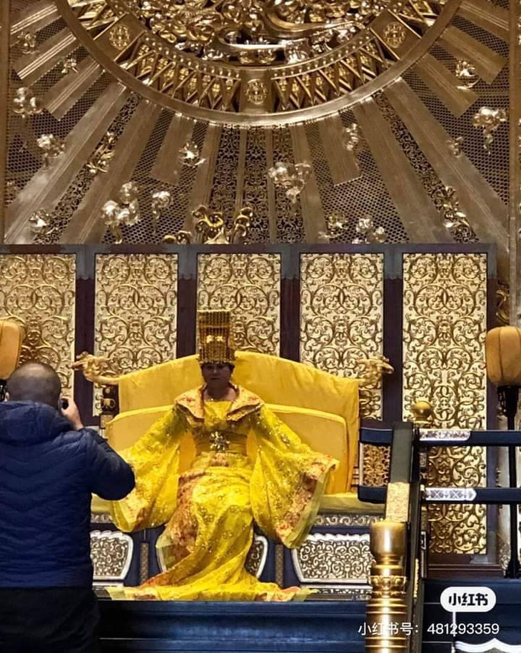 Ảnh vui 2-3: Anh trai lấy cho em cái bánh hamburger! - Ảnh 4.