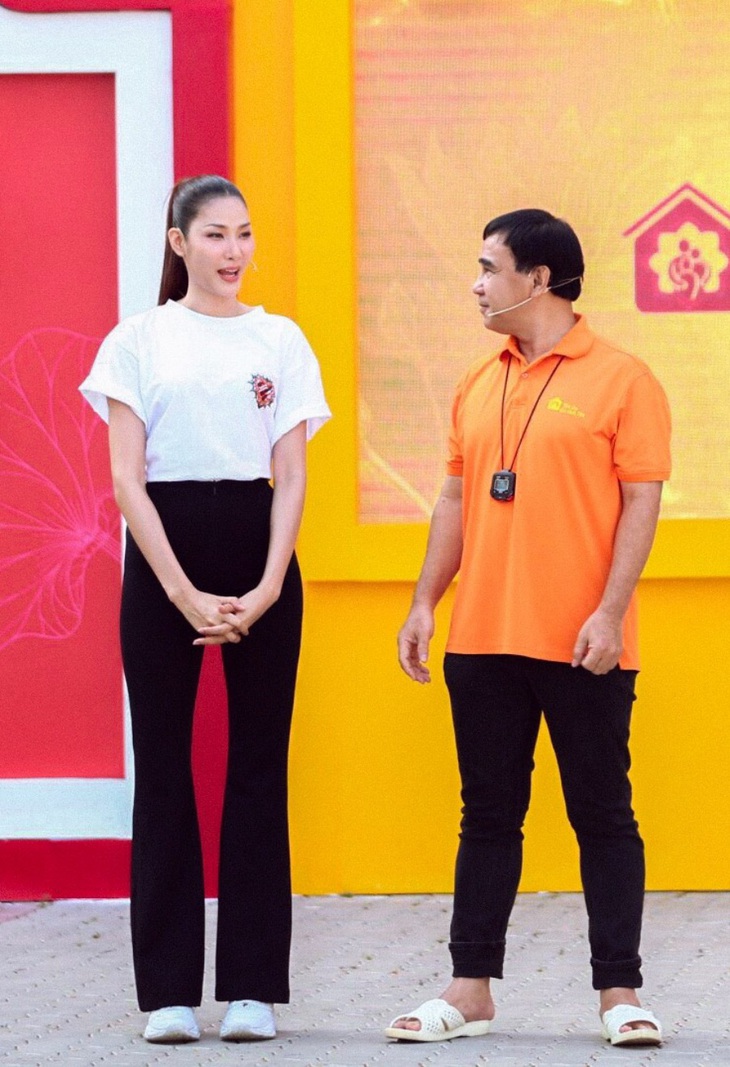 Quyền Linh: Nếu con gái thích làm người mẫu, tôi sẽ nhờ Hoàng Thùy chỉ dạy - Ảnh 1.