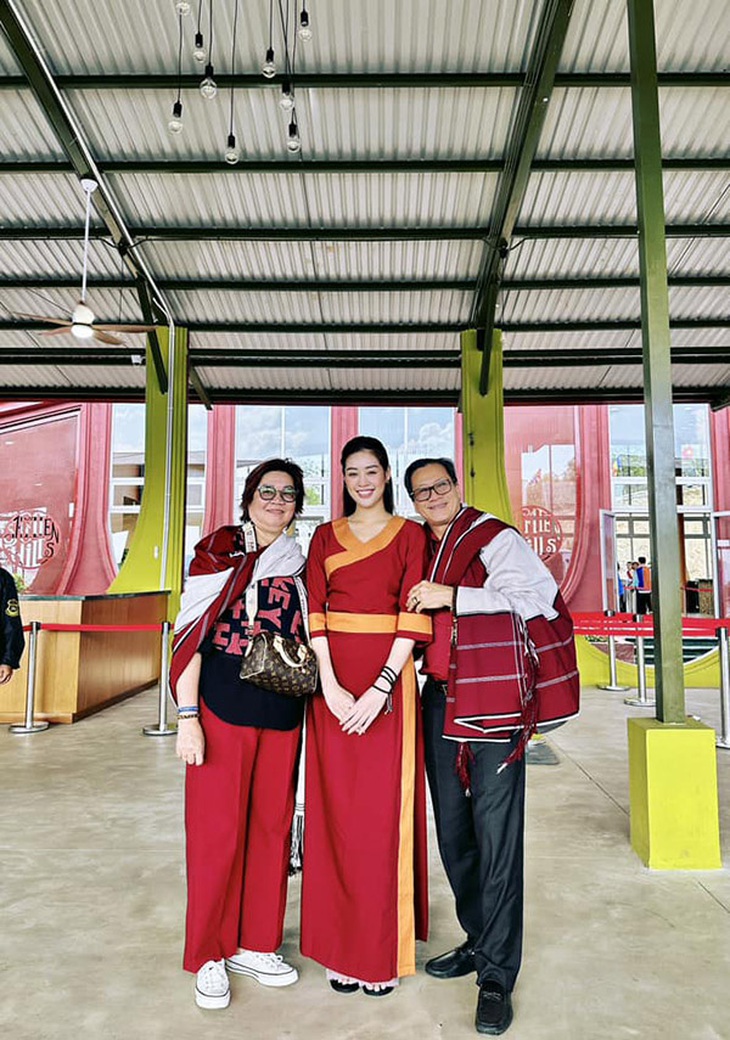 Ảnh vui sao Việt 22-3: Con trai Vân Hugo tả mẹ lúc nào cũng lồng lộn - Ảnh 10.