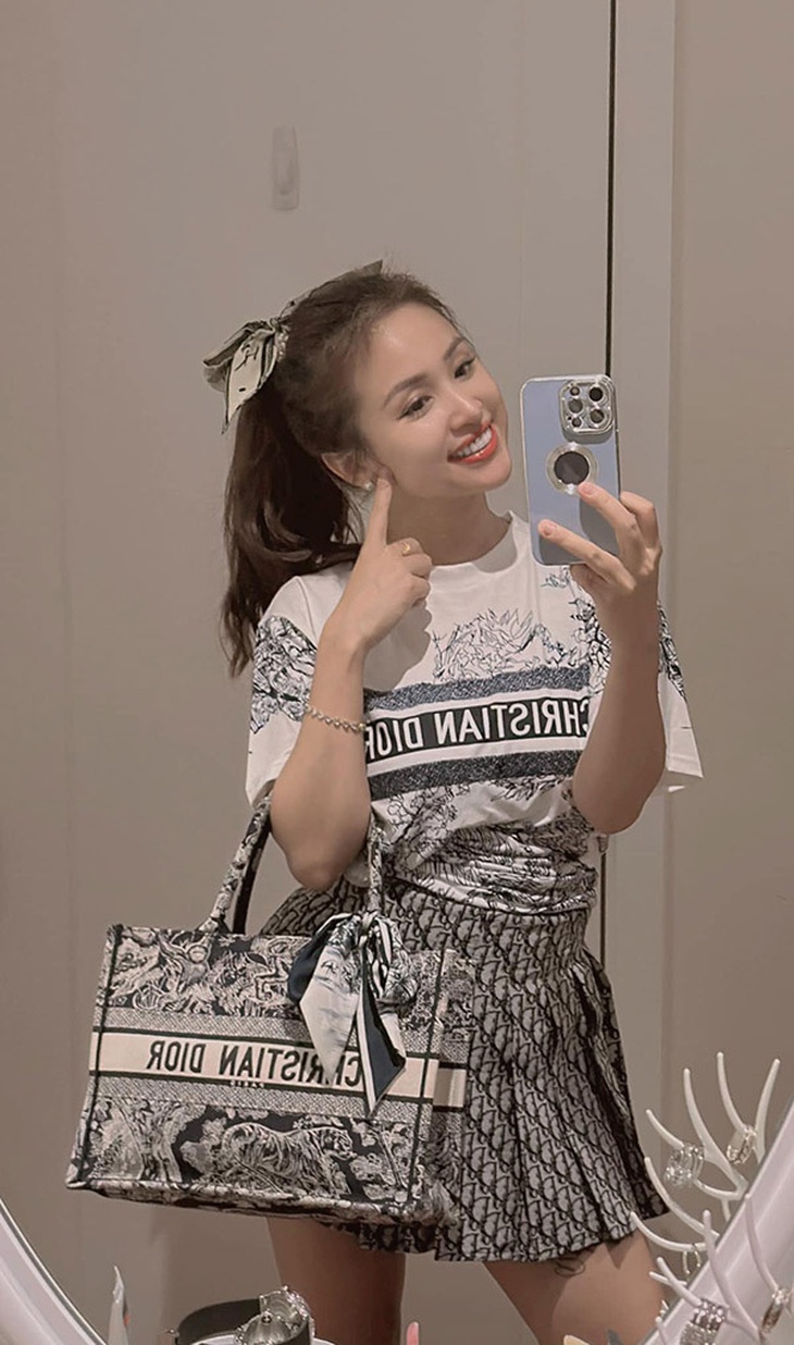 Ảnh vui sao Việt 22-3: Con trai Vân Hugo tả mẹ lúc nào cũng lồng lộn - Ảnh 1.