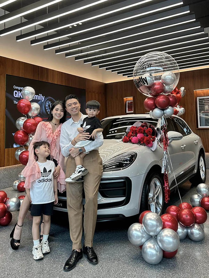 Ảnh vui sao Việt 23-3: Vợ chồng Hồ Ngọc Hà - Kim Lý ‘chất lừ’ dạo phố - Ảnh 9.