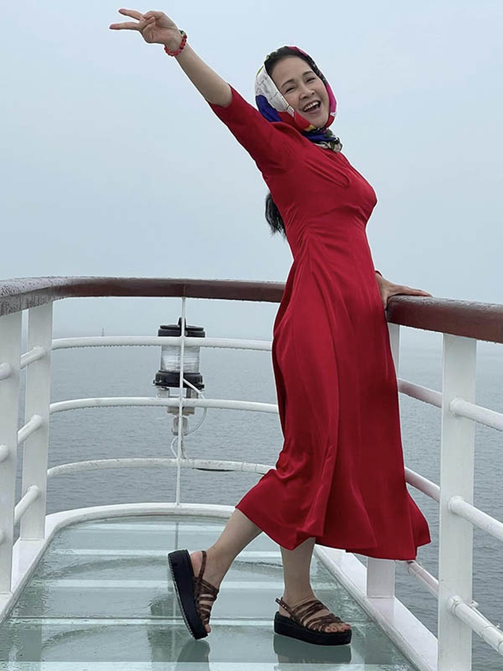 Ảnh vui sao Việt 23-3: Vợ chồng Hồ Ngọc Hà - Kim Lý ‘chất lừ’ dạo phố - Ảnh 6.