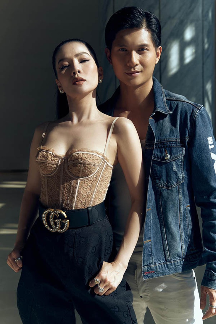 Ảnh vui sao Việt 23-3: Vợ chồng Hồ Ngọc Hà - Kim Lý ‘chất lừ’ dạo phố - Ảnh 3.