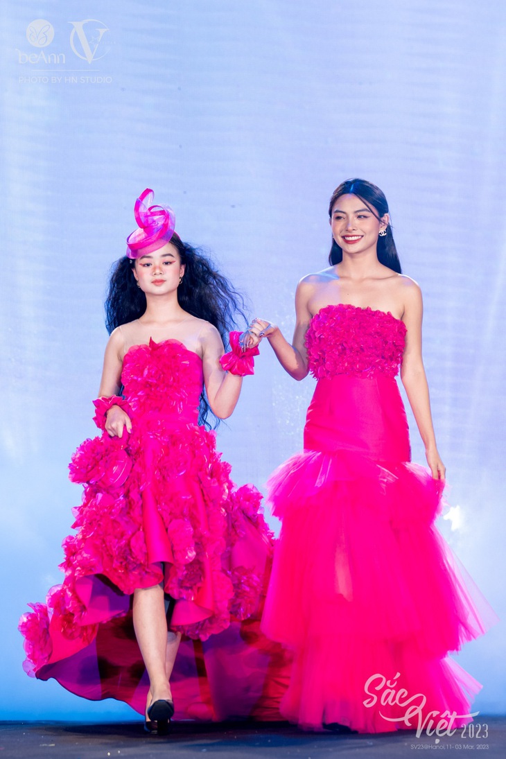 My sói Thu Quỳnh hóa nàng thơ catwalk bên dàn mẫu nhí cưng xỉu - Ảnh 5.