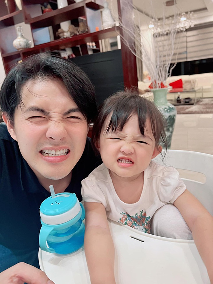 Ảnh vui sao Việt 26-3: Bố con Ông Cao Thắng tấu hề - Ảnh 1.