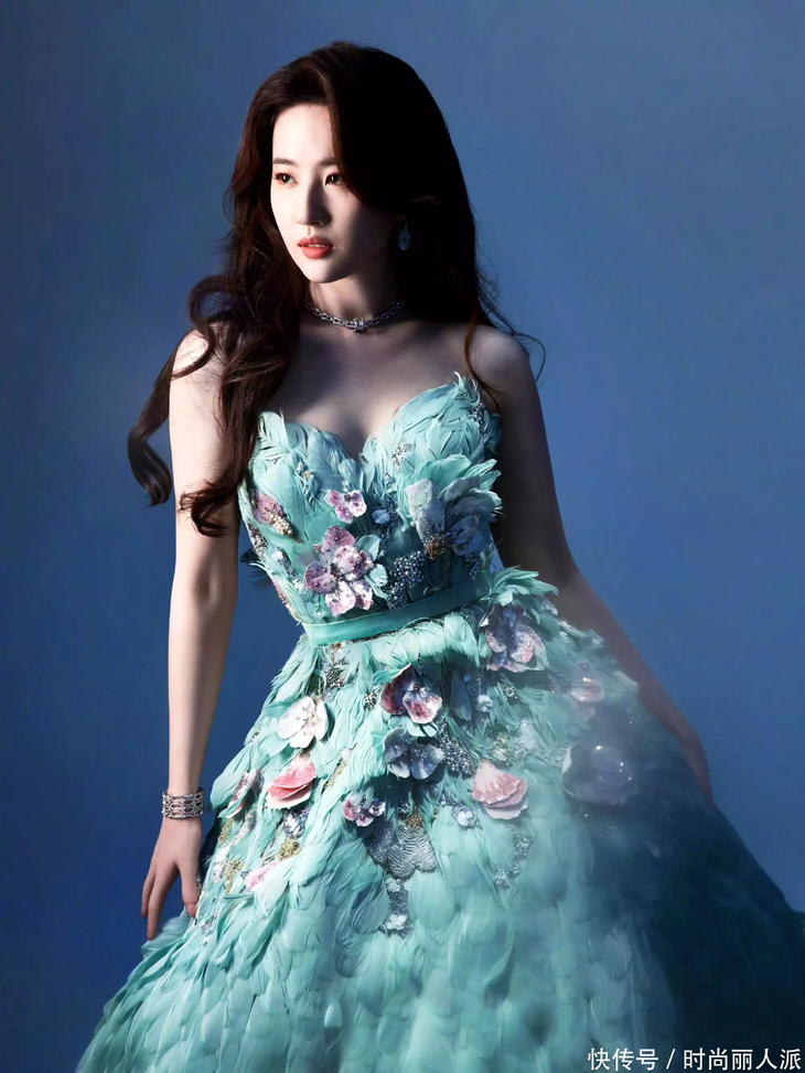 Tiểu Long Nữ Lưu Diệc Phi gây sốt với tạo hình công chúa khổng tước - Ảnh 8.