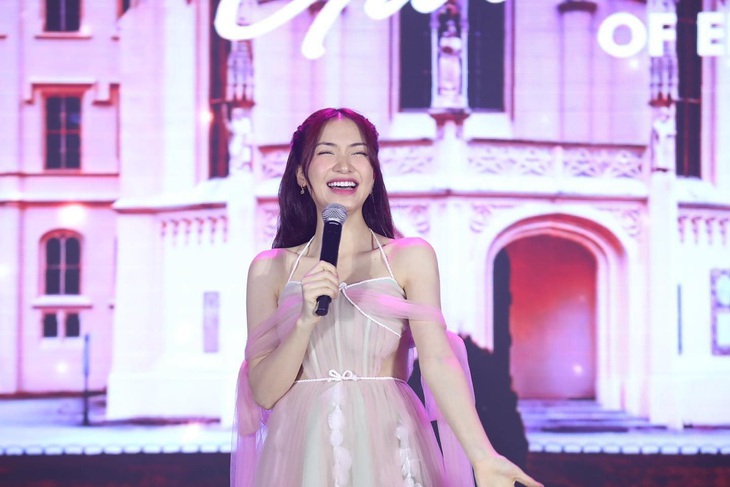 Chiếc váy phản chủ khiến Hòa Minzy, á hậu Phương Nhi dở khóc dở cười - Ảnh 5.