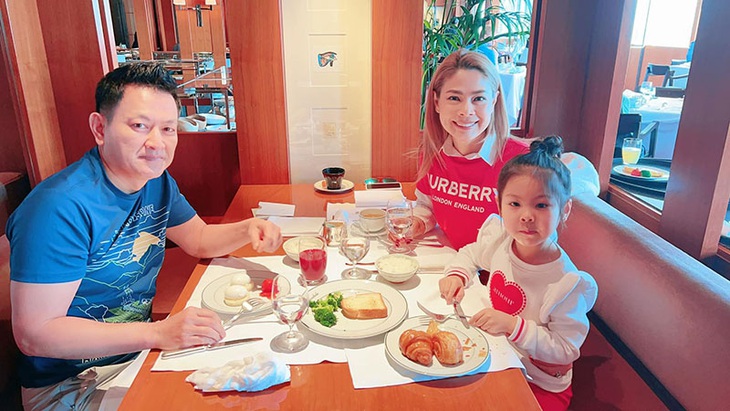 Ảnh vui sao Việt 3-3: Quyền Linh hạnh phúc vì nhà toàn con gái - Ảnh 6.