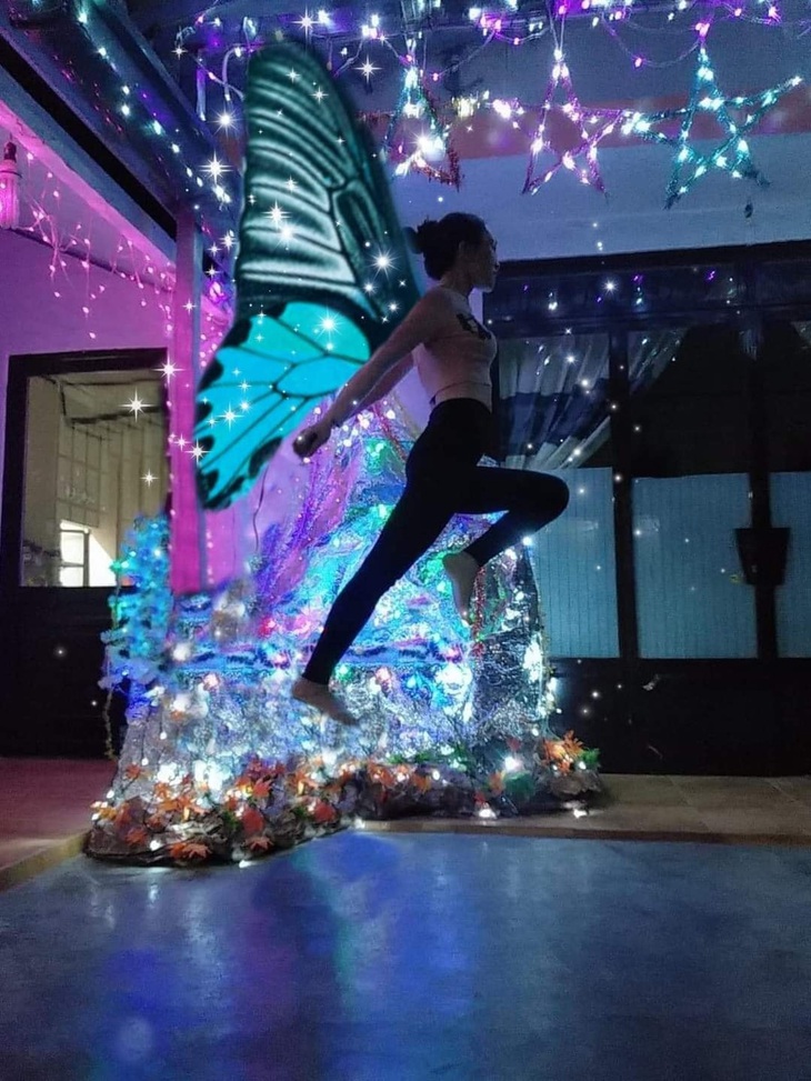 Cô gái nhờ dân mạng chỉnh ảnh để có thêm đôi cánh - Ảnh 8.