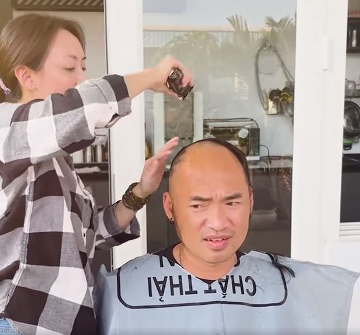 Ảnh vui sao Việt 30-3: Tiến Luật không dám ra đường vì Thu Trang cạo sạch tóc - Ảnh 1.