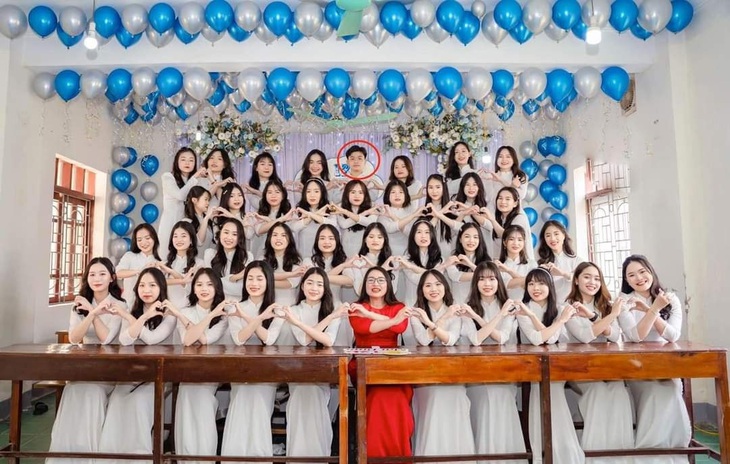 Ảnh vui 31-3: Thí sinh đang thi hoa hậu mà nhớ mẹ... ngang - Ảnh 4.