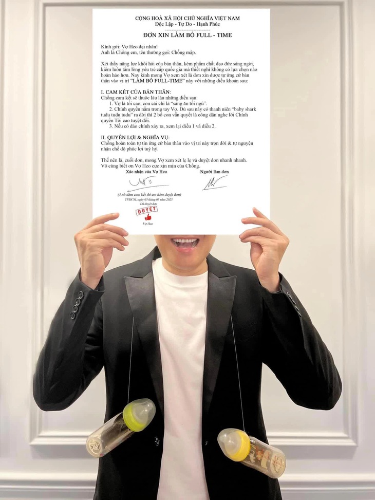 Chồng Minh Hằng khoe lên chức bố cực hề hước