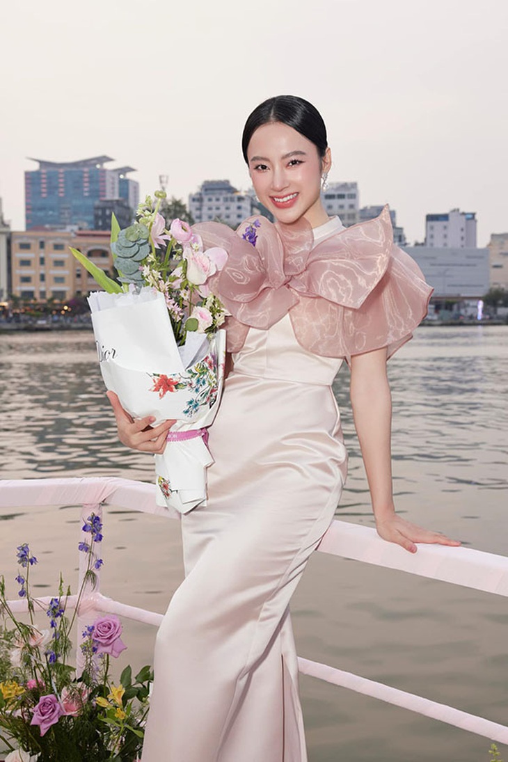 Ảnh vui sao Việt 5-3: Hồ Ngọc Hà đọ sắc cùng Ninh Dương Lan Ngọc - Ảnh 2.