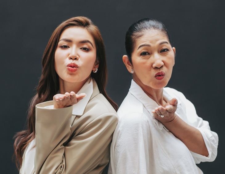 Minh Tú và mẹ tinh nghịch trong bộ ảnh mừng 8-3 - Ảnh 3.