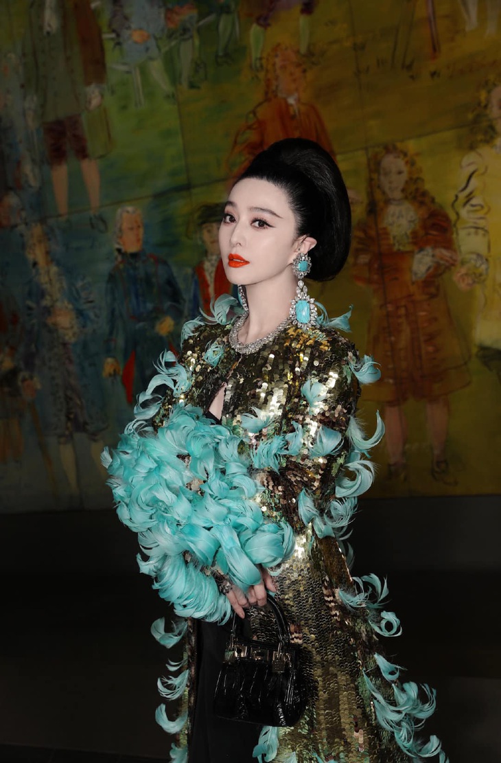 Mượn đồ quên trả, Phạm Băng Băng bị fan ‘đòi - Ảnh 2.