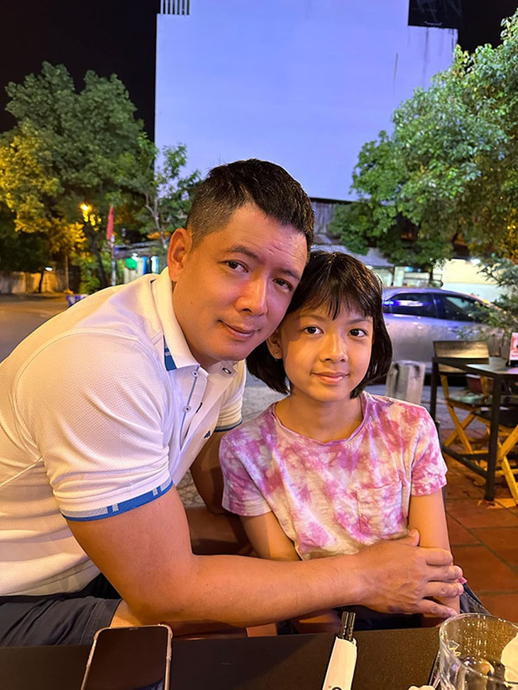 Ảnh vui sao Việt 8-3: Phương Oanh thăm NSND Công Lý - Ảnh 6.