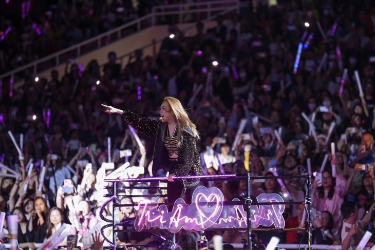 8-3, Mỹ Tâm hé lộ ngày phát hành phim tài liệu Người giữ thời gian - Ảnh 1.