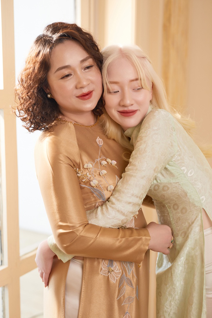 Huyền Lizzie, Đình Tú, MC Mai Ngọc lần đầu khoe mẹ, tiết lộ quá khứ đầy xúc động - Ảnh 6.