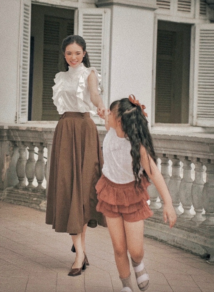 Yeye Nhật Hạ lần đầu khoe diện mạo con gái - Ảnh 4.