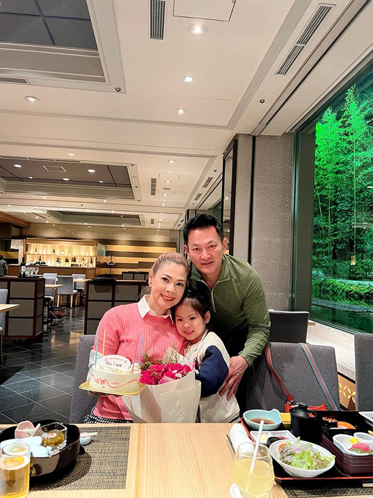 Ảnh vui sao Việt 8-3: Phương Oanh thăm NSND Công Lý - Ảnh 7.