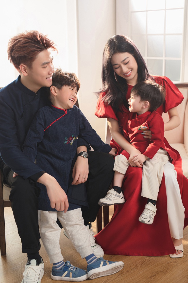 Huyền Lizzie, Đình Tú, MC Mai Ngọc lần đầu khoe mẹ, tiết lộ quá khứ đầy xúc động - Ảnh 5.