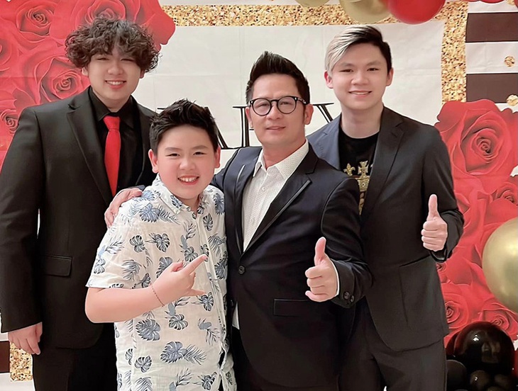 Ảnh vui sao Việt 11-4: Tuấn Hưng bị trêu xinh gái, sexy - Ảnh 2.