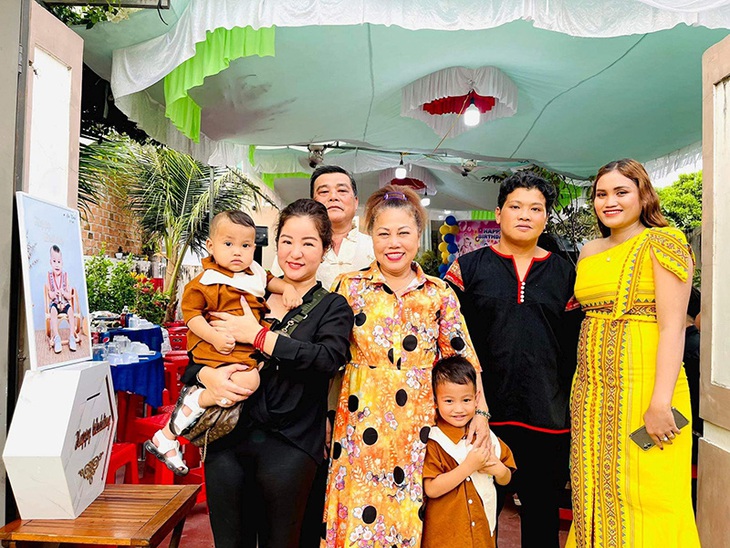 Ca sĩ Siu Black bỏ nuôi heo sang nuôi cá ở Kon Tum - Ảnh 1.