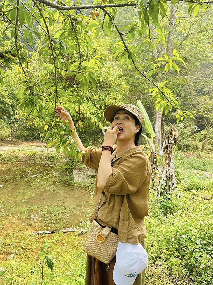 Ảnh vui sao Việt 14-4: Hoa hậu Thùy Tiên đọ sắc Tiểu Vy qua camera thường - Ảnh 11.