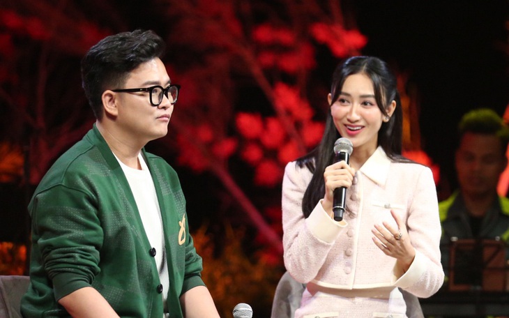 Á hậu Hà Thu bất ngờ 