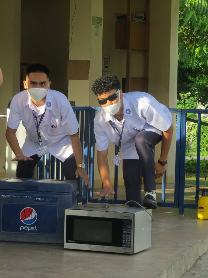 Trường tổ chức ngày không túi, trùm cuối làm cười đau bụng! - Ảnh 4.