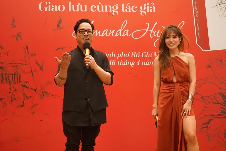 Amanda Huỳnh là ai mà MC Tùng Leo xăm tên cô lên cánh tay? - Ảnh 1.