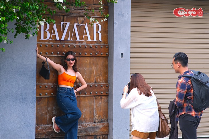 Mê mệt check-in với giàn hoa giấy trắng ở TP Thủ Đức - Ảnh 4.