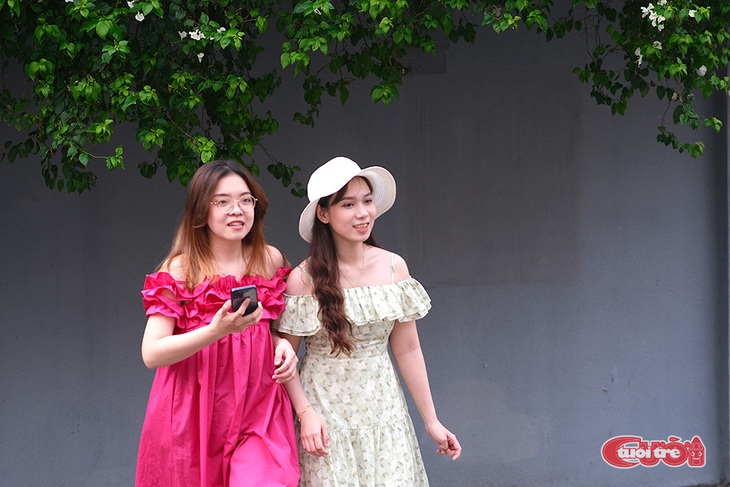 Mê mệt check-in với giàn hoa giấy trắng ở TP Thủ Đức - Ảnh 3.