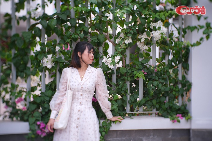 Mê mệt check-in với giàn hoa giấy trắng ở TP Thủ Đức - Ảnh 6.