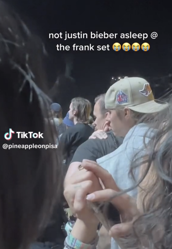 Bắt gặp Justin Bieber ngủ gật khi nghe nhạc ở Lễ hội Coachella 2023 - Ảnh 1.