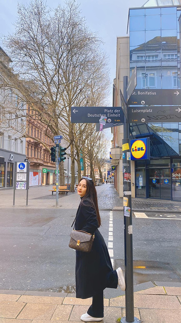 Ảnh vui sao Việt 3-4: Trường Giang trổ tài cắt tóc cho con gái - Ảnh 3.